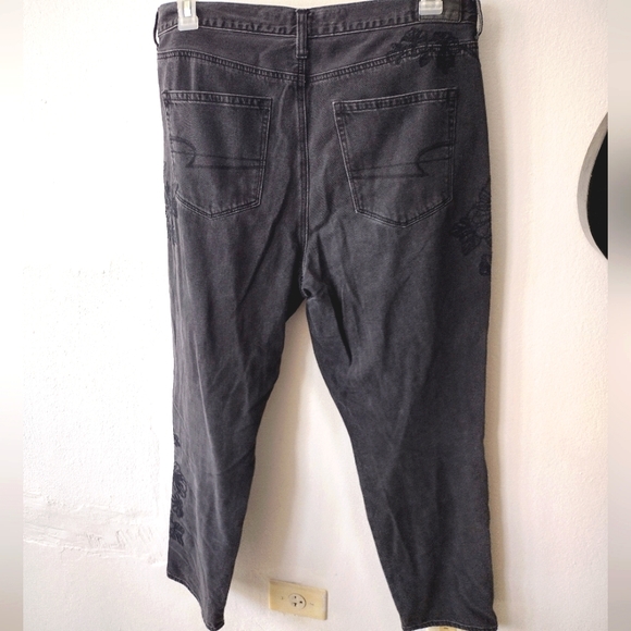 Embroidered Mom Jeans American Eagle - Picture 3 of 3
